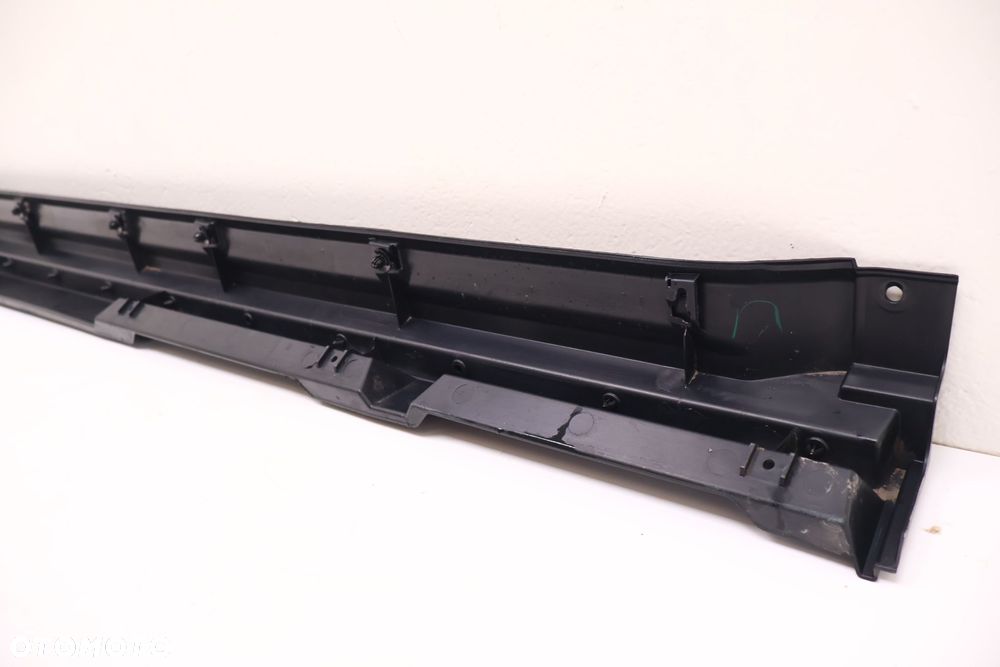 MITSUBISHI ECLIPSE CROSS LISTWA PROGOWA PRAWA 7250A132 - 7