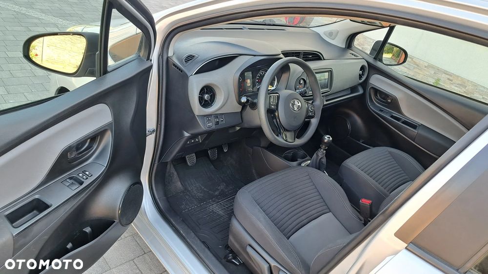 Toyota Yaris 1.5 Dynamic - 12