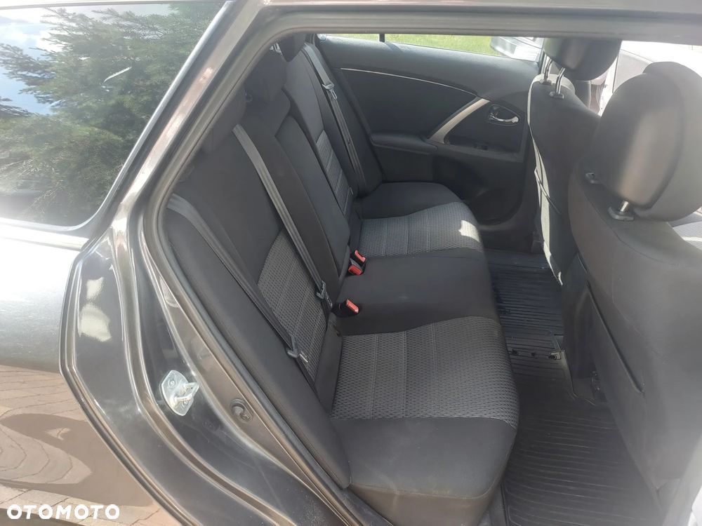 Toyota Avensis 1.8 Business Edition - 17