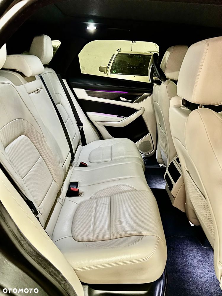 Jaguar F-Pace P400 AWD R-Dynamic S - 28