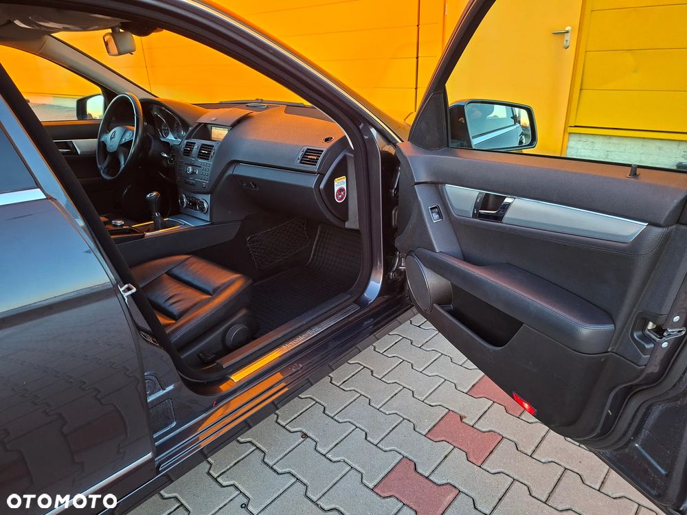 Mercedes-Benz Klasa C 200 Avantgarde Edition - 25