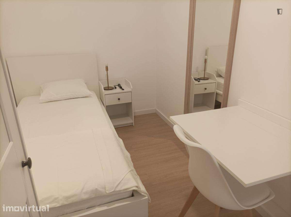 Quarto - localizado em Alameda Lisbon - Grande imagem: 3/16