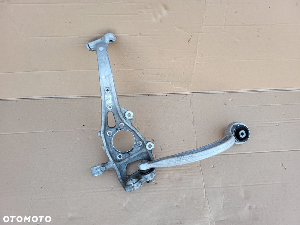 ZWROTNICA PRAWA AUDI A4 B9 A5 8W 8W0407560 - 3