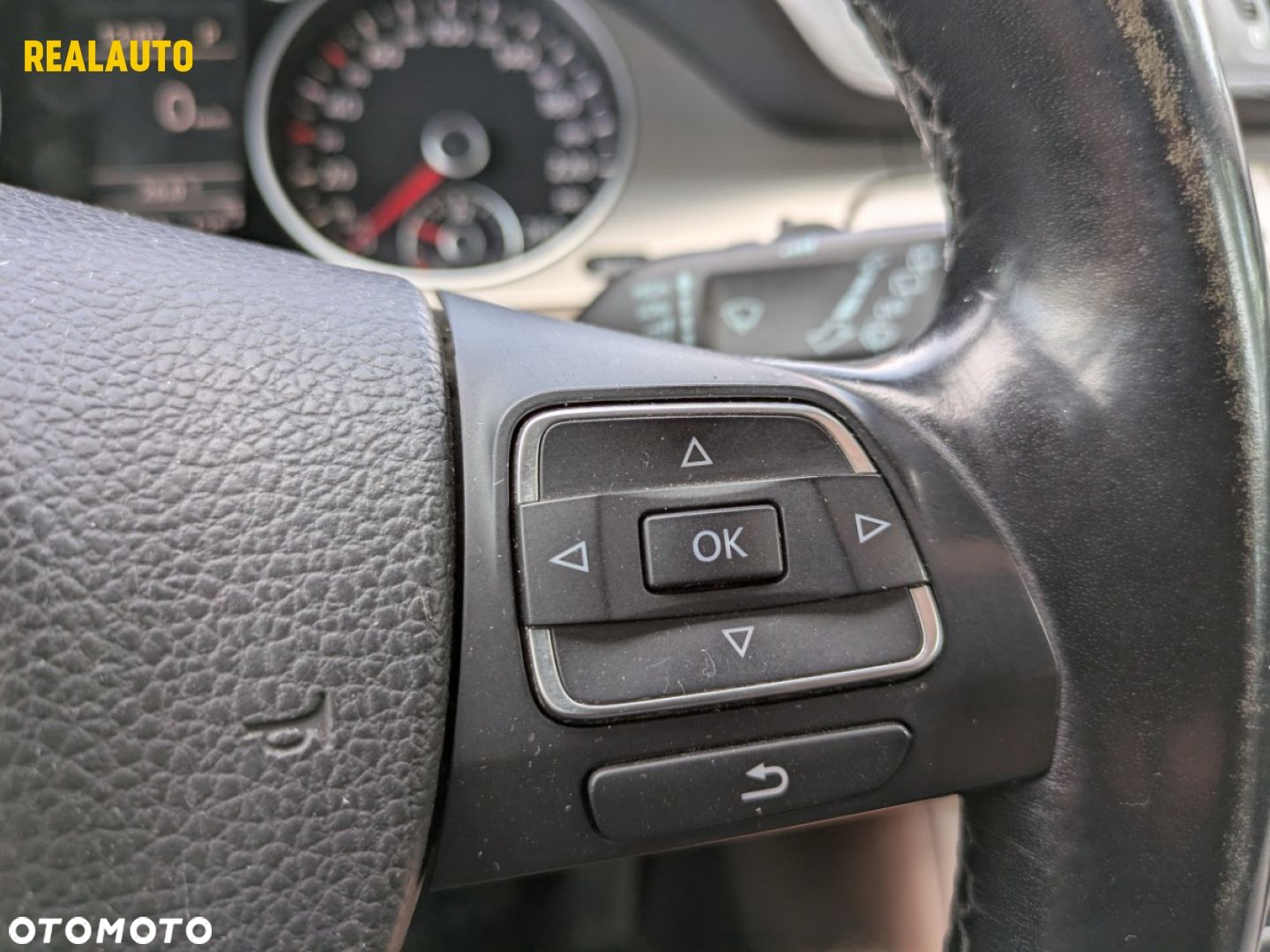 Volkswagen Passat - 11
