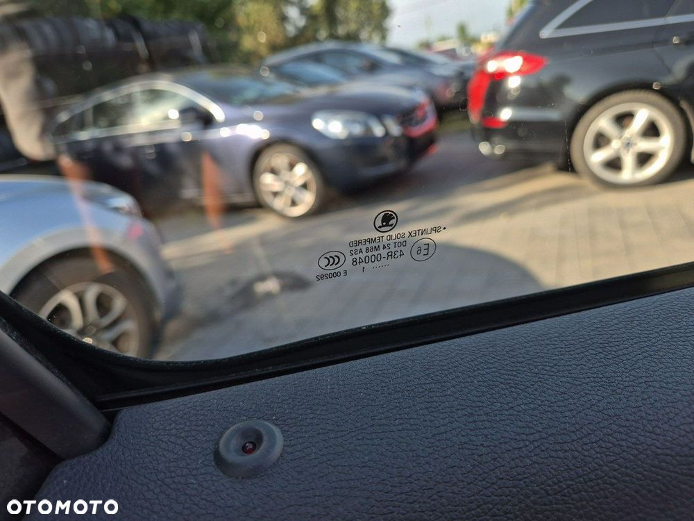 Skoda Octavia Combi 2.0 TDI CR DPF DSG RS - 11