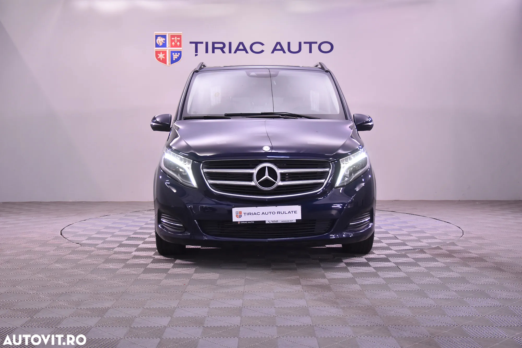 Mercedes-Benz V - 8