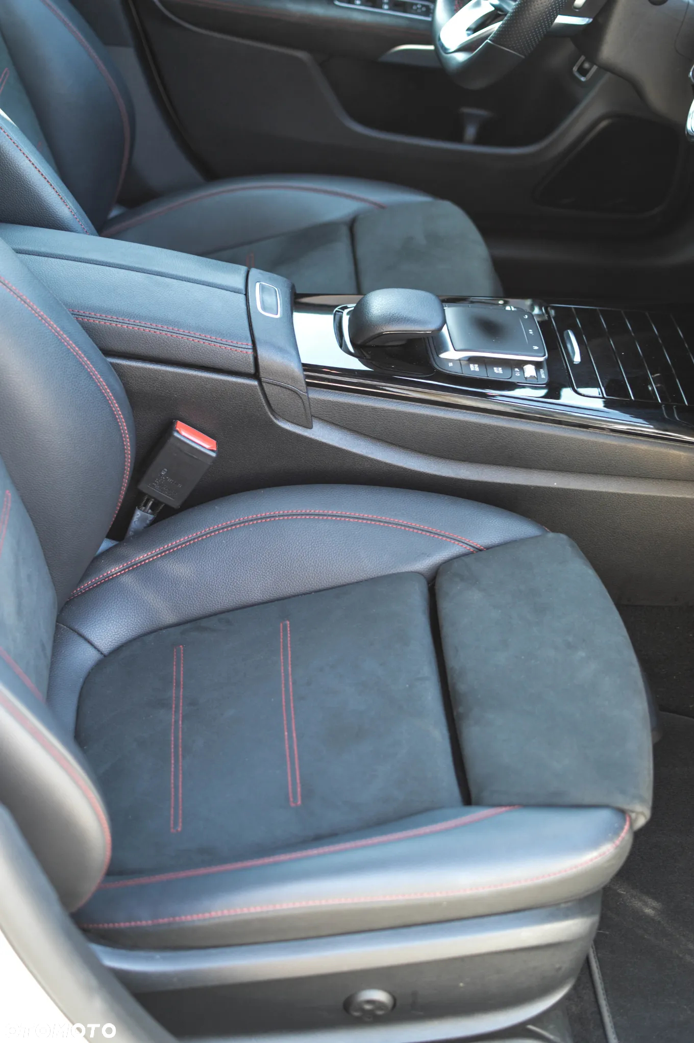 Mercedes-Benz CLA 250 4-Matic AMG Line 7G-DCT - 31