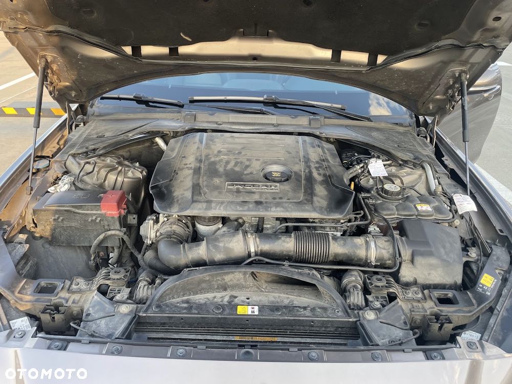 Jaguar XE 2.0 D Prestige - 11