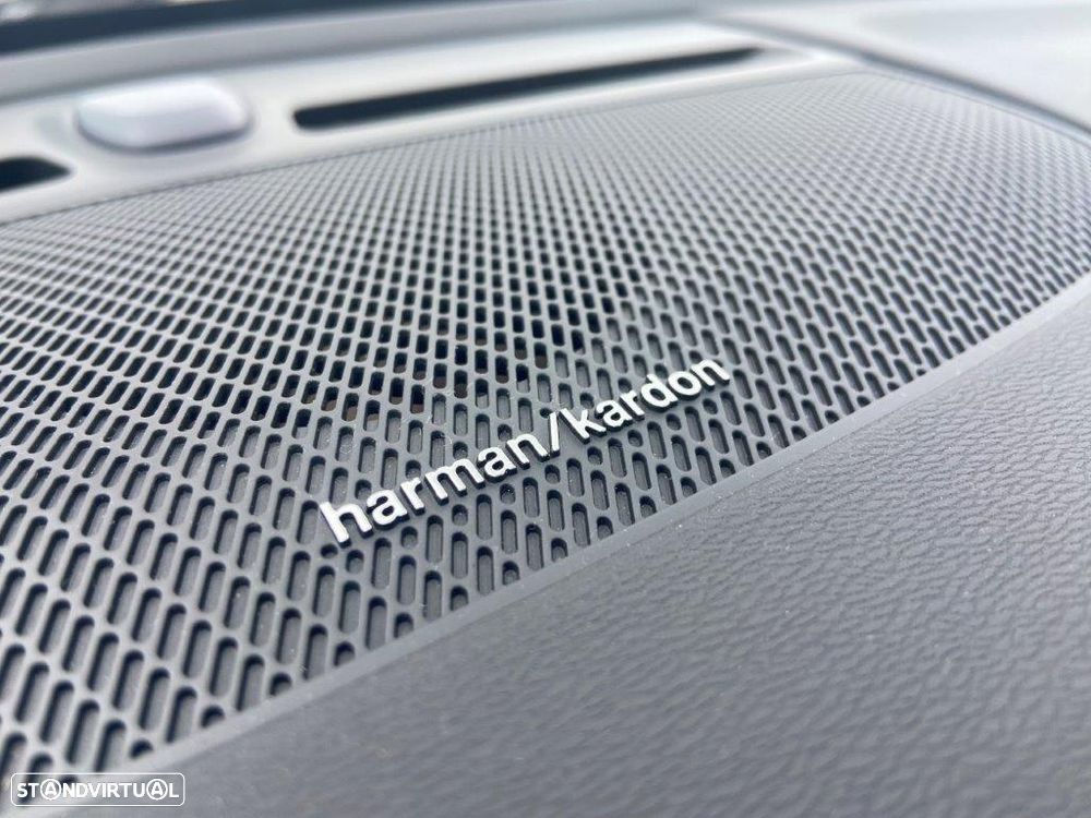 Volvo XC 40 2.0 B3 Black Edition - 23