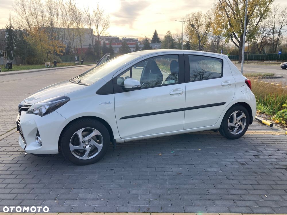 Toyota Yaris Hybrid 100 Premium - 2