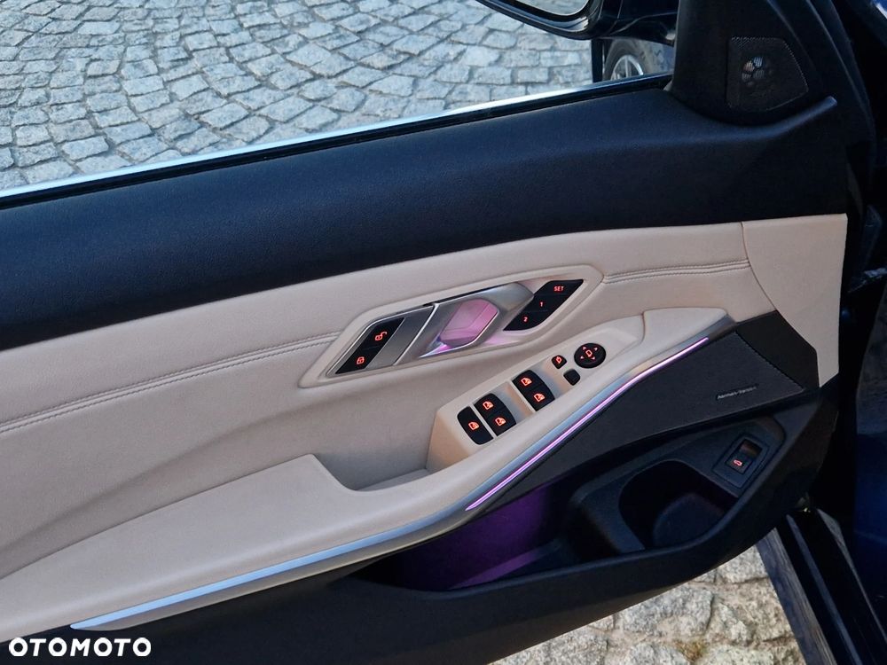 BMW Seria 3 330i Sport Line - 21