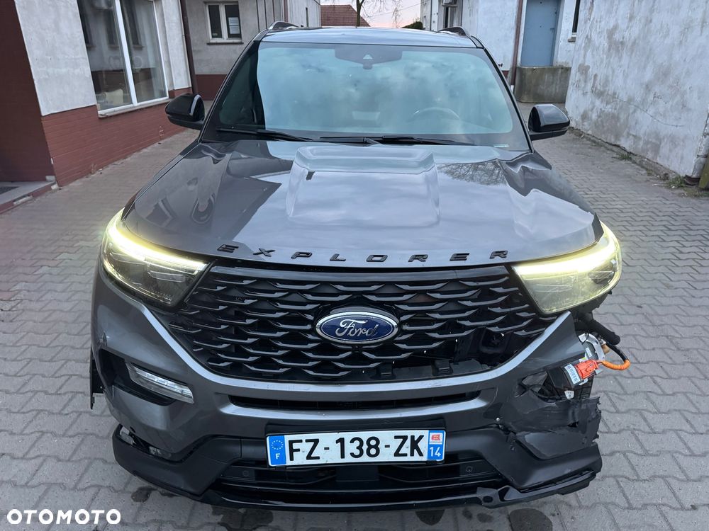 Ford Explorer - 28