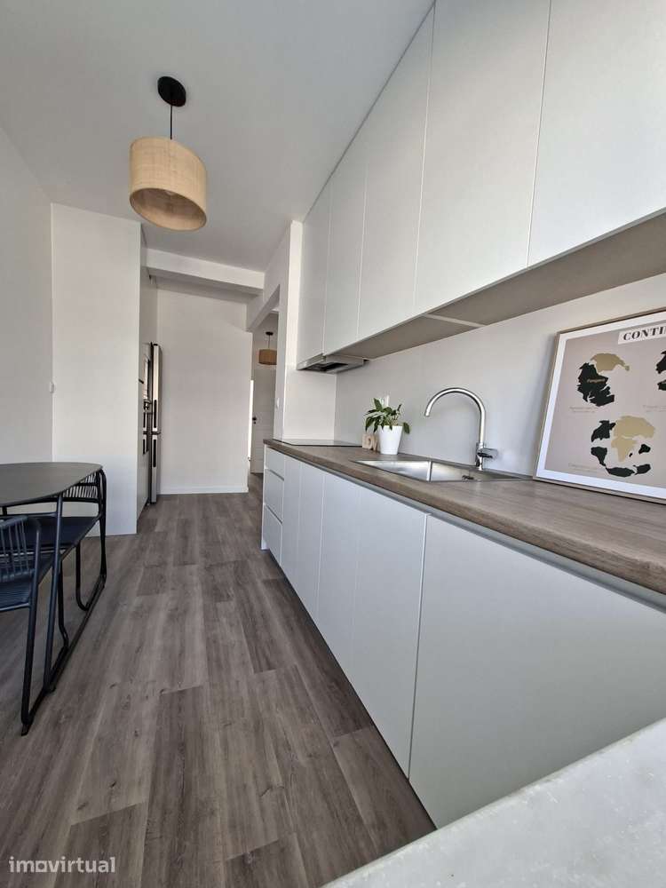 T2 com cozinha equipada e localização privilegiada - Grande imagem: 2/8