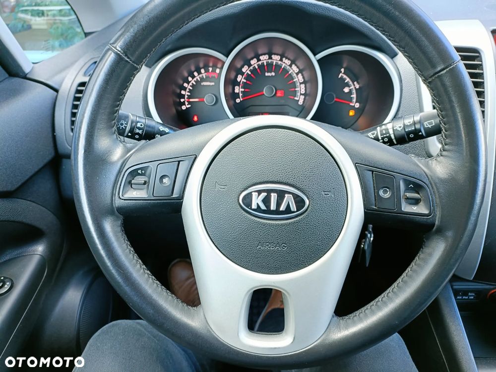 Kia Venga - 12