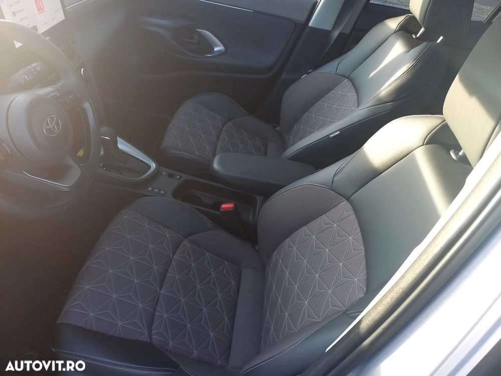 Toyota Yaris Cross 1.5 VVT-i HSD 4x2 Exclusive Elegant - 13