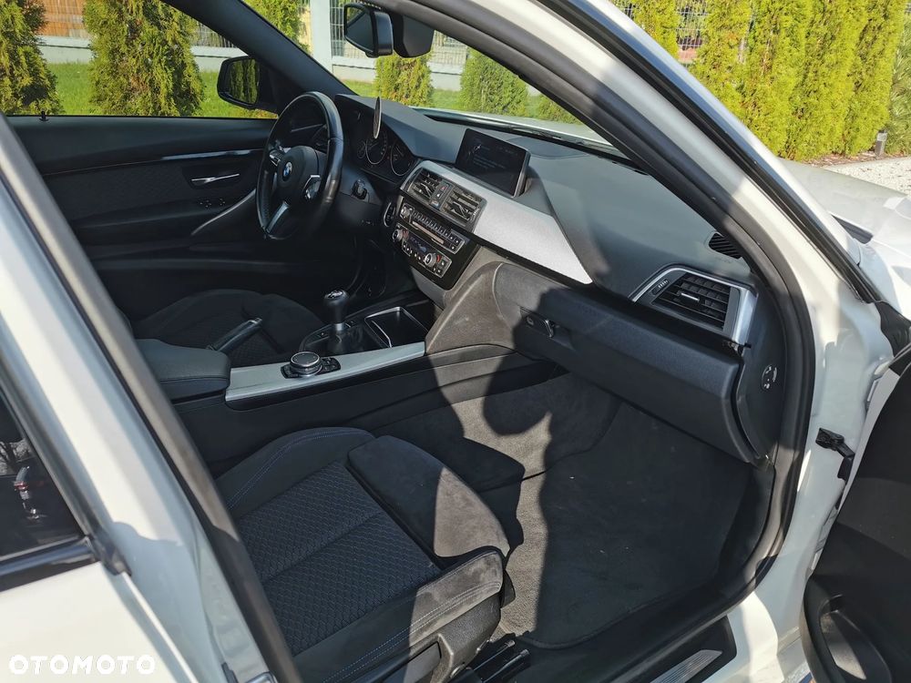 BMW Seria 3 320d Edition M Sport Shadow - 12