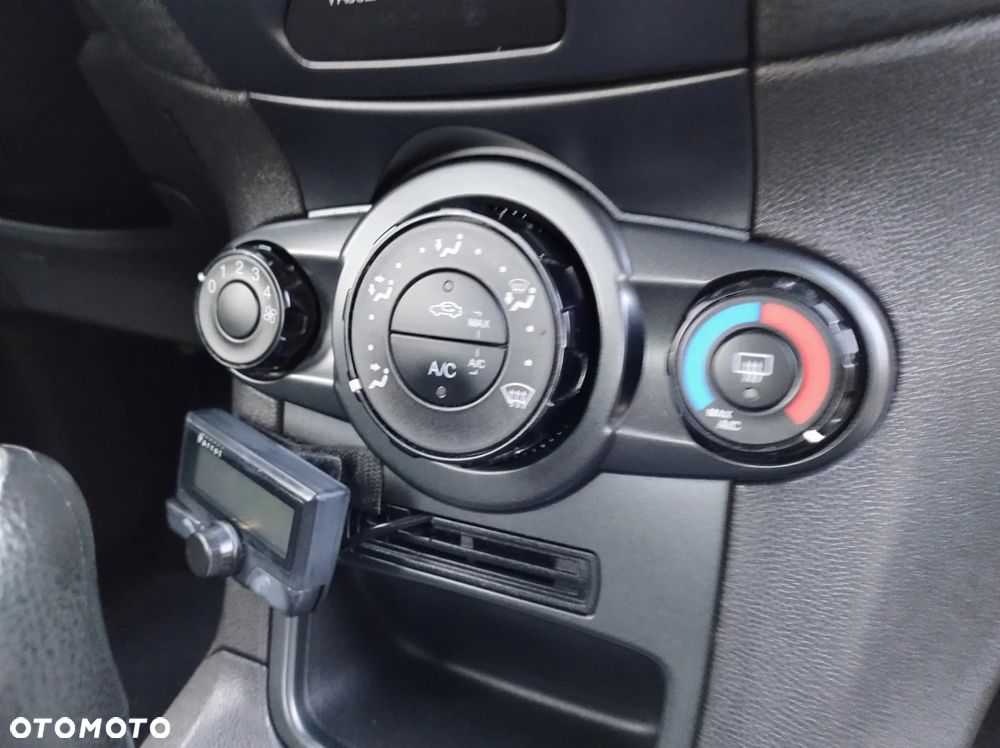 Ford Fiesta 1.25 Champions Edition - 36