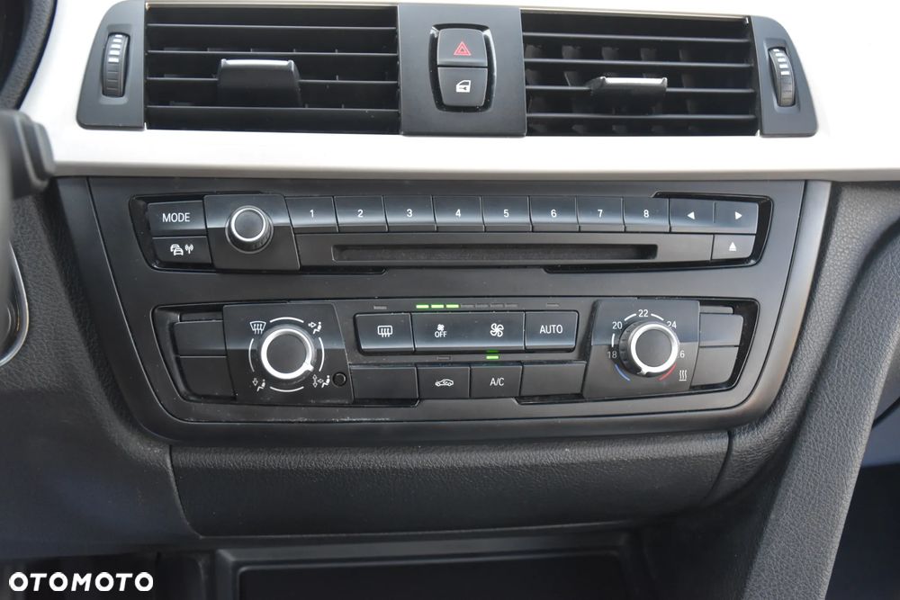 BMW Seria 3 ver-318d-luxury-line - 23