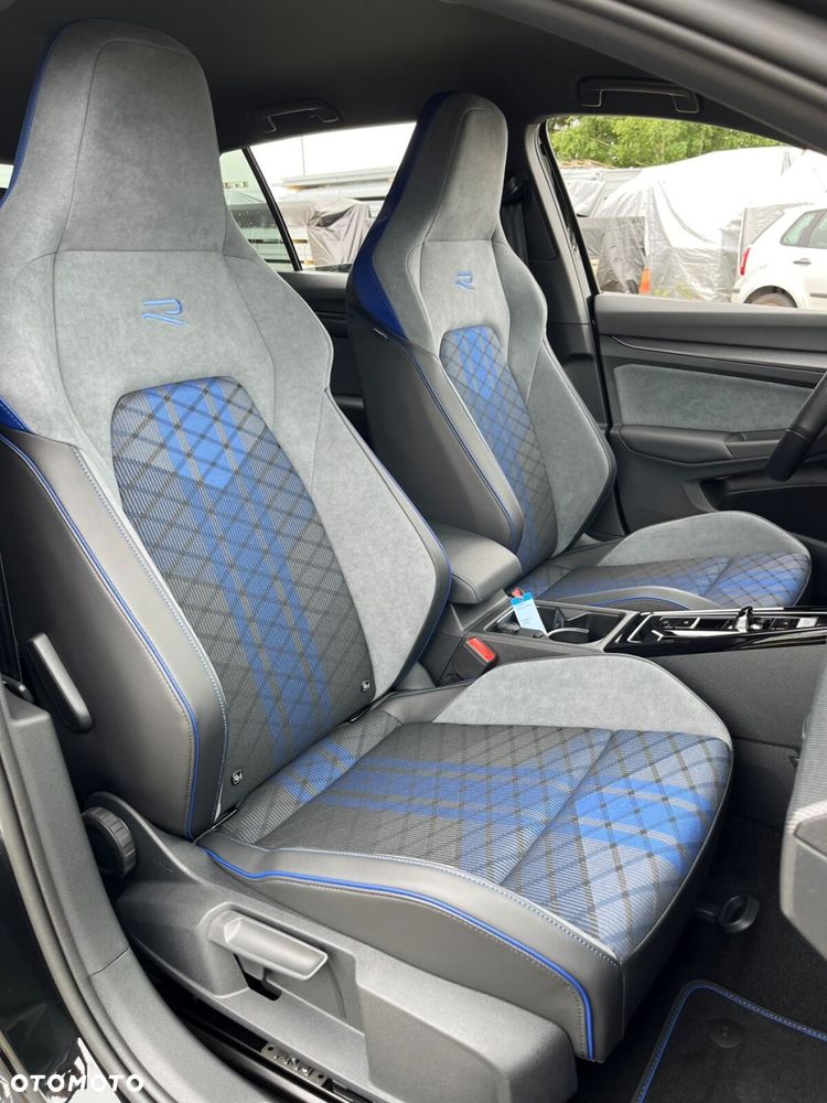 Volkswagen Golf - 10
