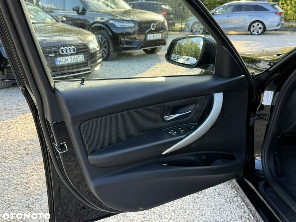 BMW Seria 3 320d - 12