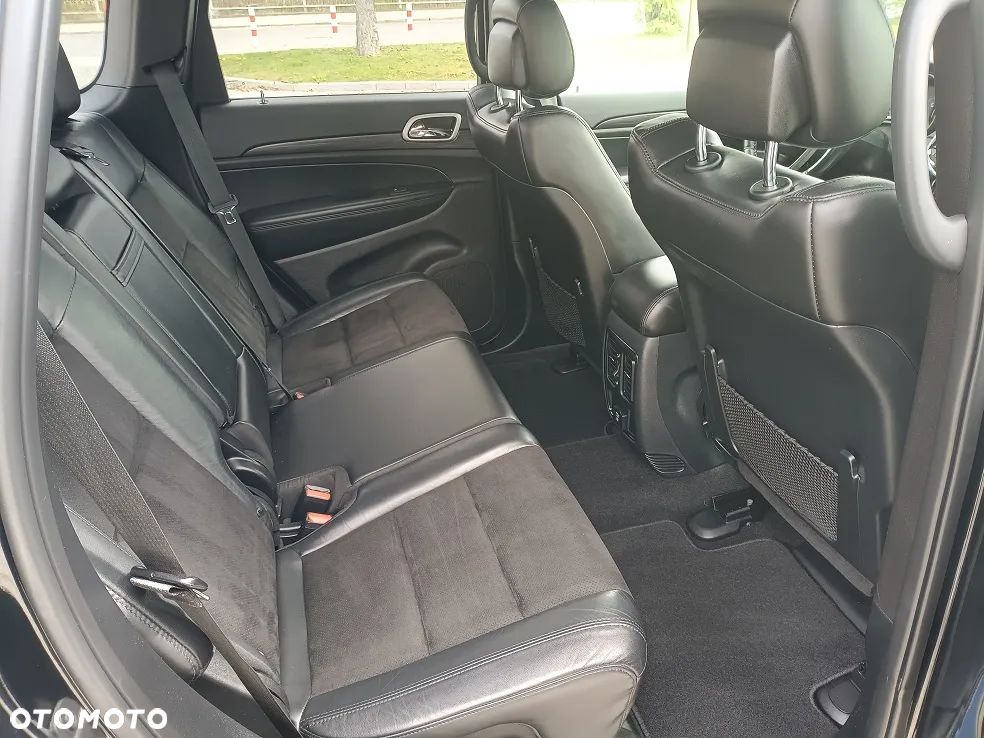Jeep Grand Cherokee - 16