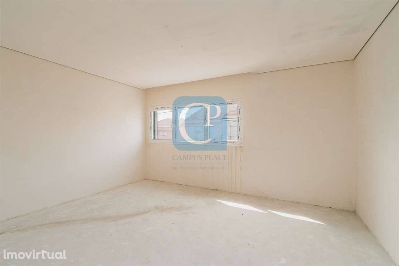 Moradia V3 em fase de acabamento em Guifões - Grande imagem: 2/22