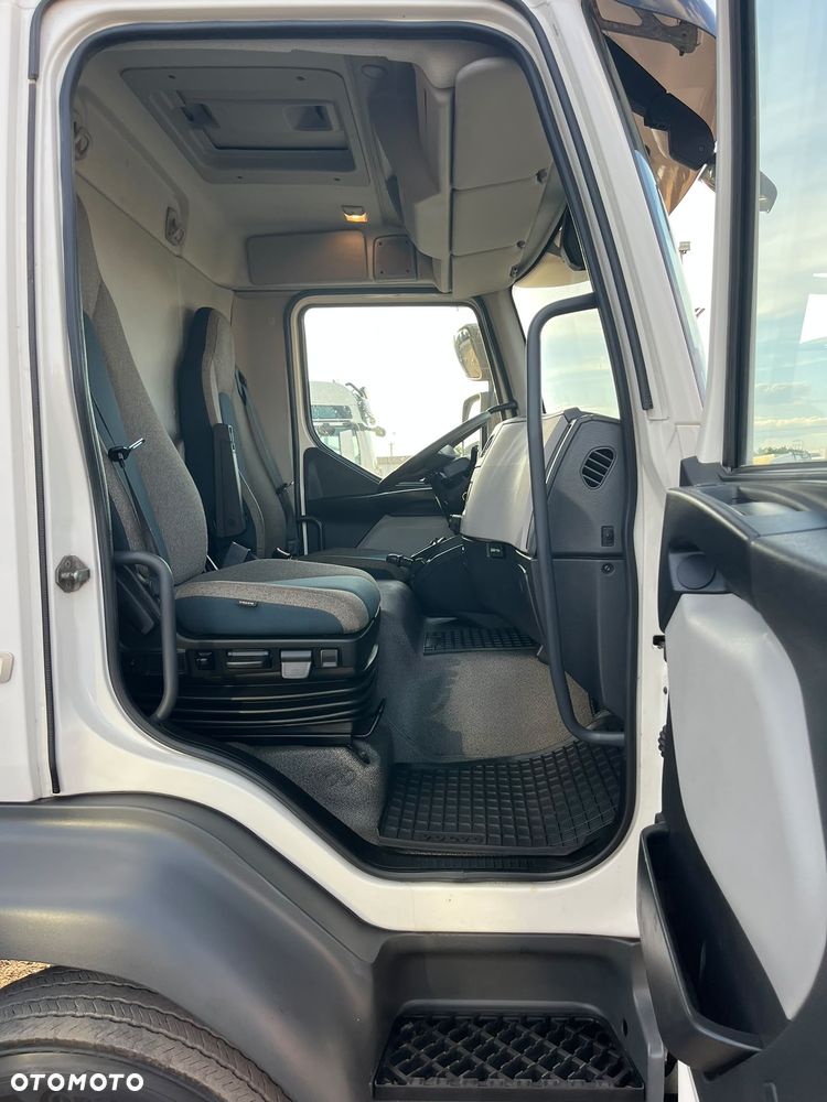 Volvo Wynajem solówka izoterma z windą 4500 ZŁ MIESIĄC - 25