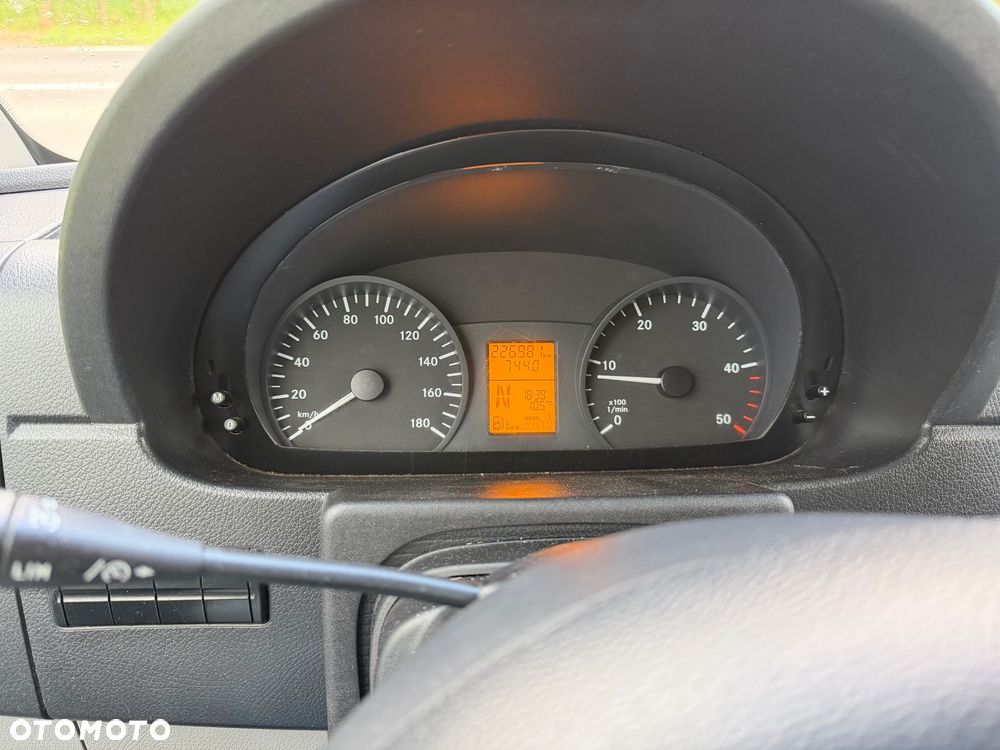 Mercedes-Benz Sprinter - 14