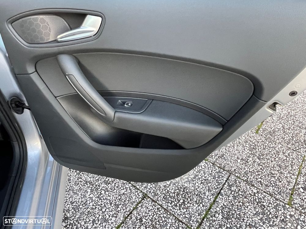 Audi A1 Sportback 1.6 TDI S-line - 26