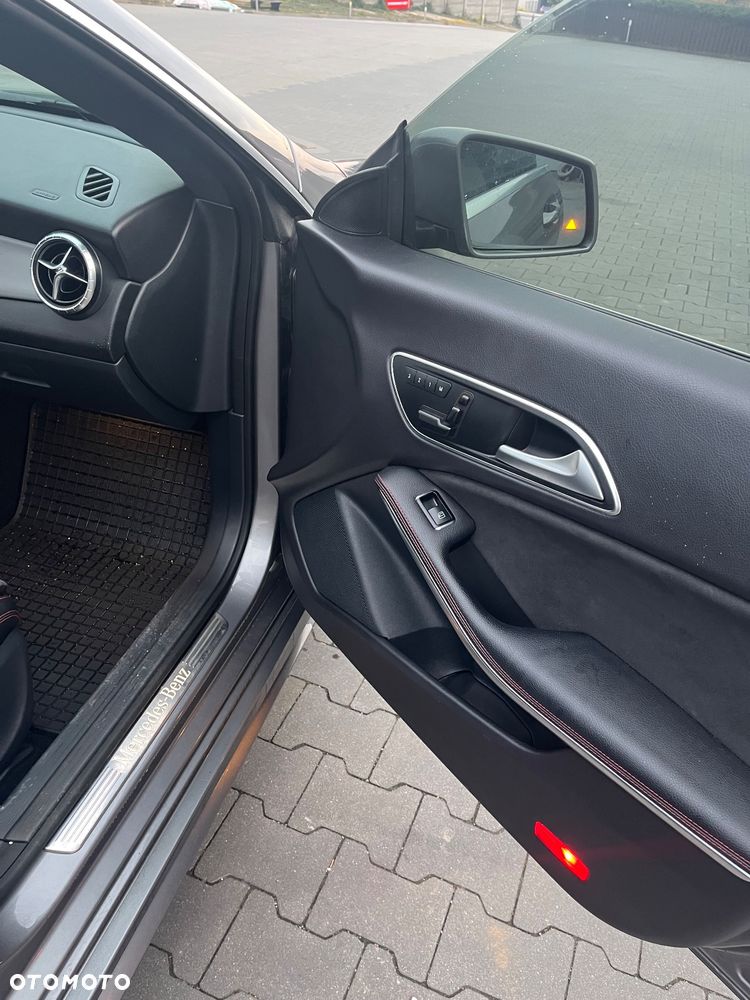Mercedes-Benz CLA Shooting Brake 250 AMG Line - 15