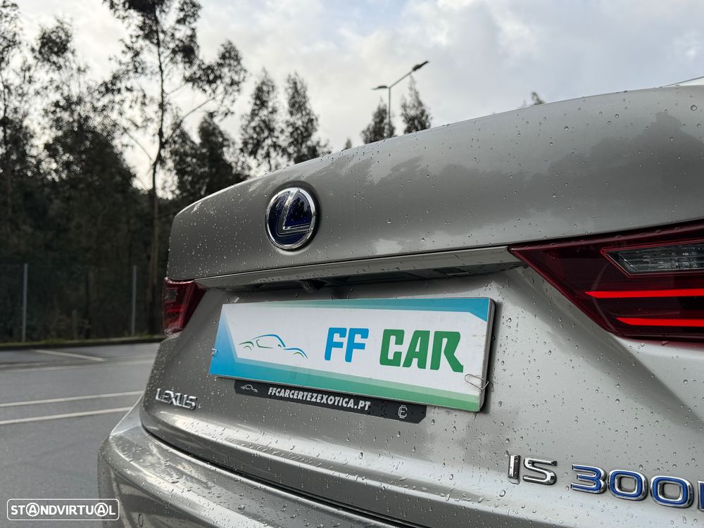 Lexus IS 300H Pack Executive+ - 23