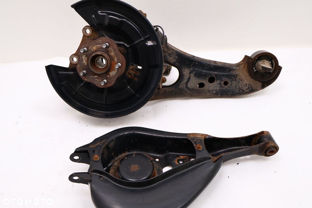 LEXUS RX IV 450H HYBRID PIASTA ZWROTNICA PRAWA TYŁ 48737-48010 - 2