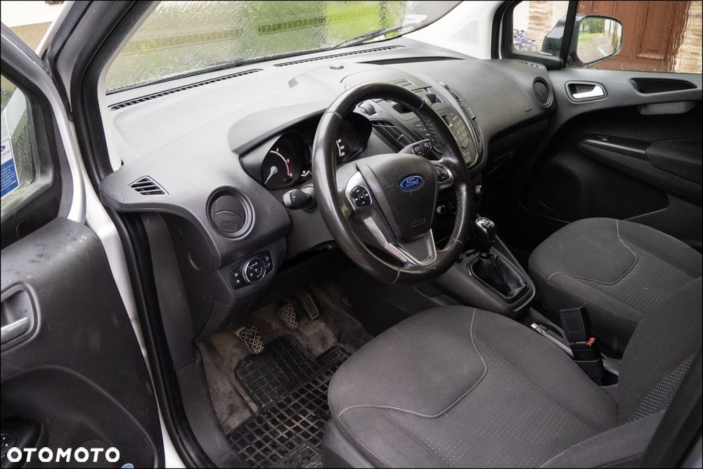 Ford Transit Courier - 8