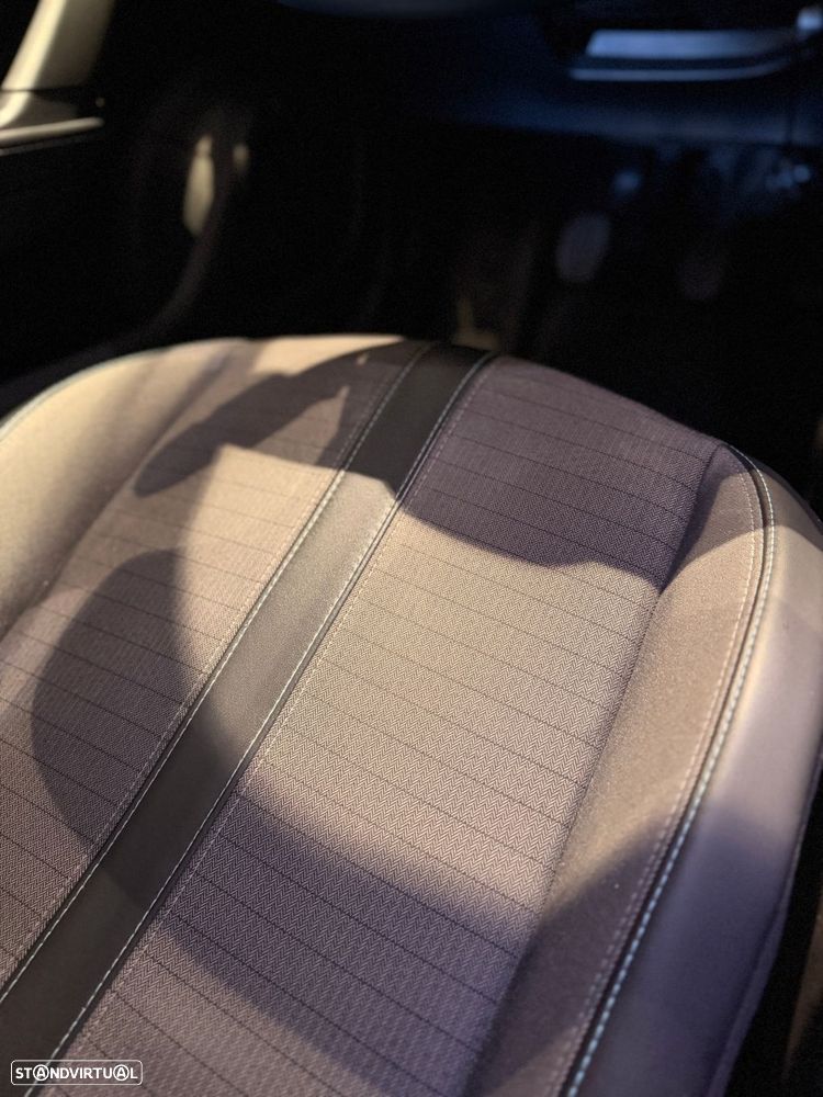 Peugeot 2008 1.2 PureTech Allure Pack - 26