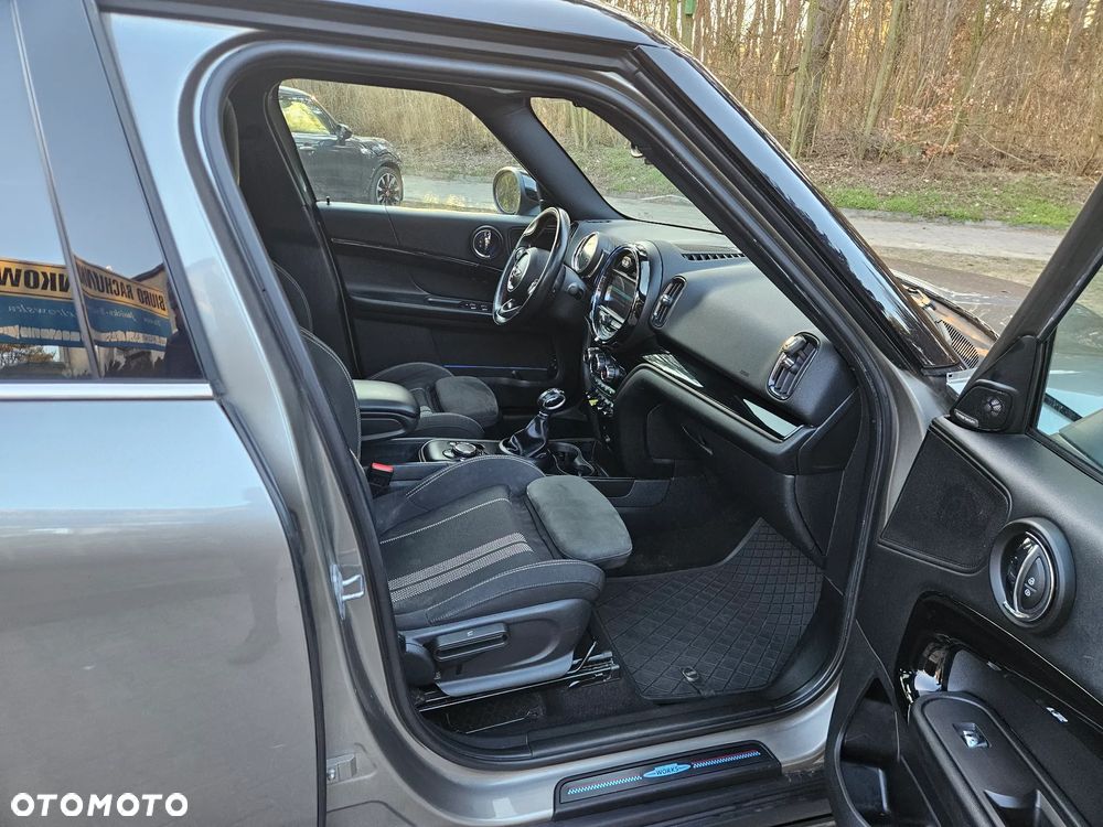 MINI Countryman Cooper SE ALL4 John Cooper Works Trim - 23