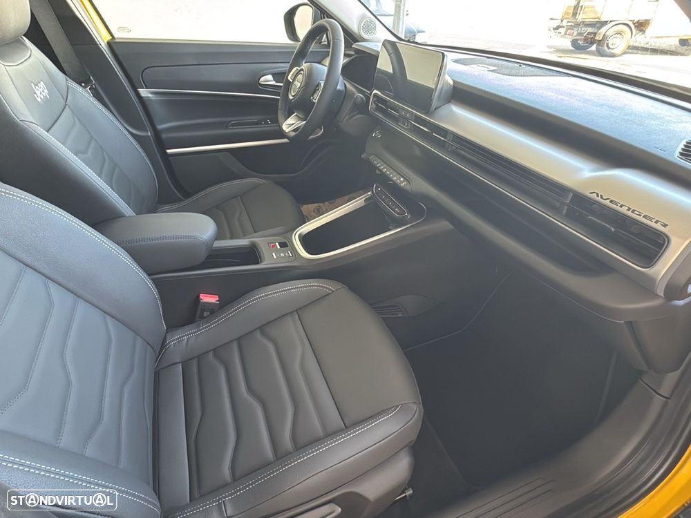 Jeep Avenger 54 kWh Summit - 17