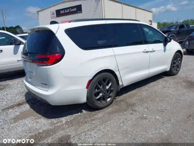 Chrysler Pacifica - 4