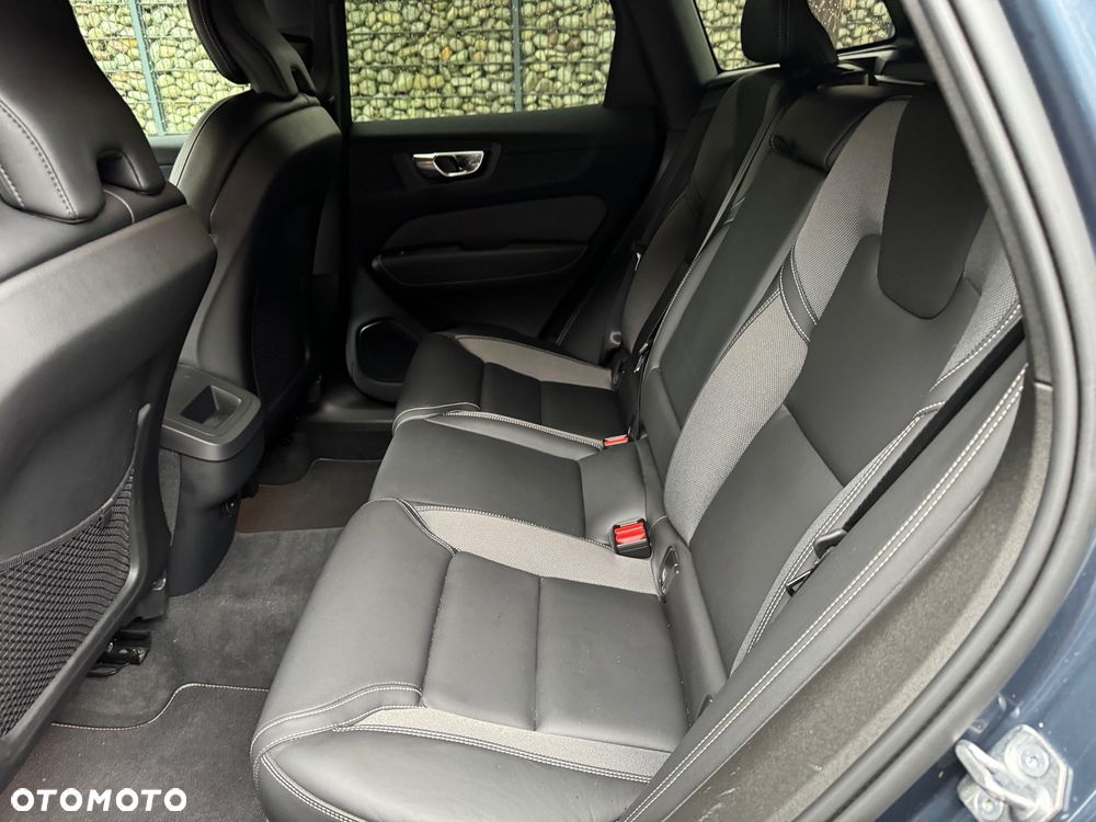 Volvo XC 60 B4 B R-Design - 17