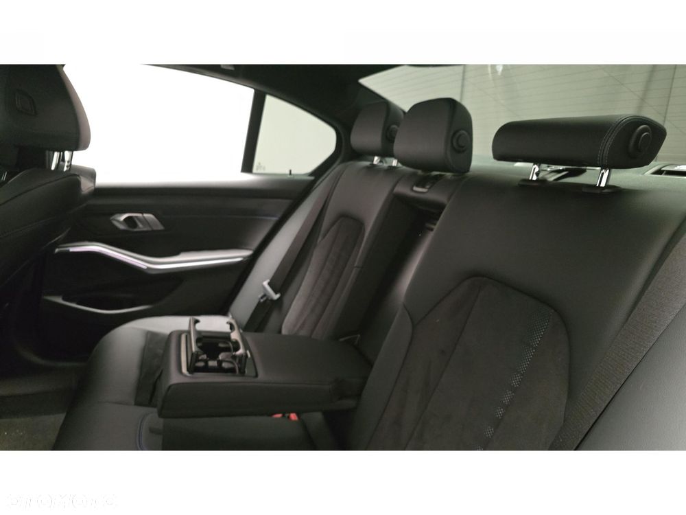 BMW Seria 3 320d xDrive mHEV M Sport - 23