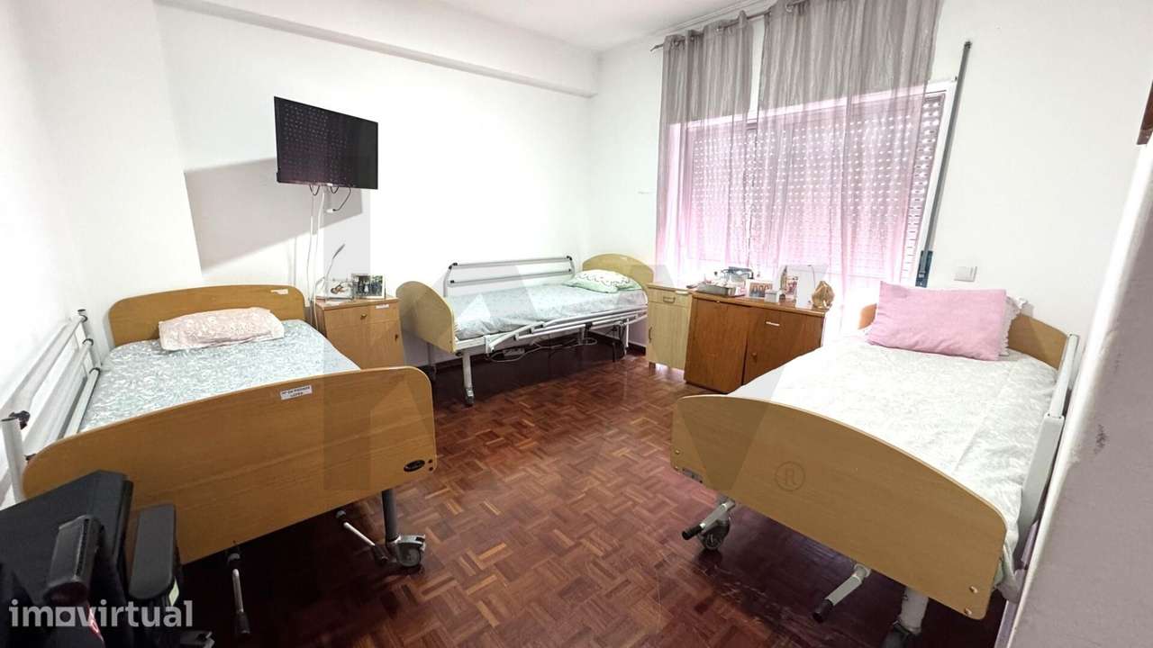 Oeiras | Moradia com 320 m2 | 3 Pisos – Junto à Estação (Saúde, Alojam - Grande imagem: 5/28