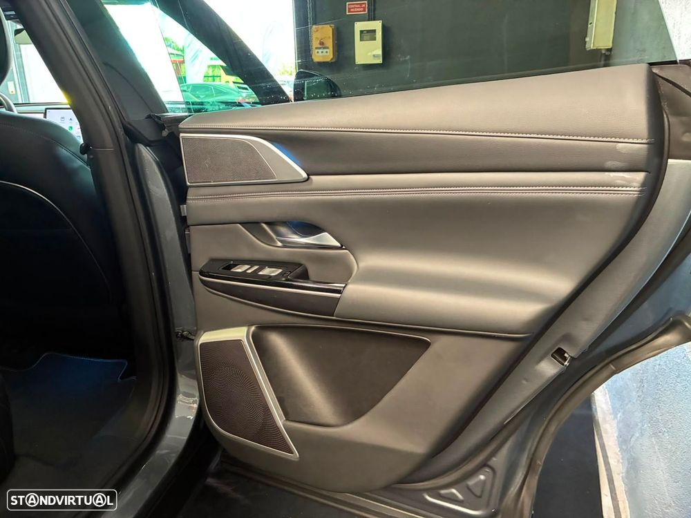 Xpeng G9 78.2 kWh Standard Range - 46