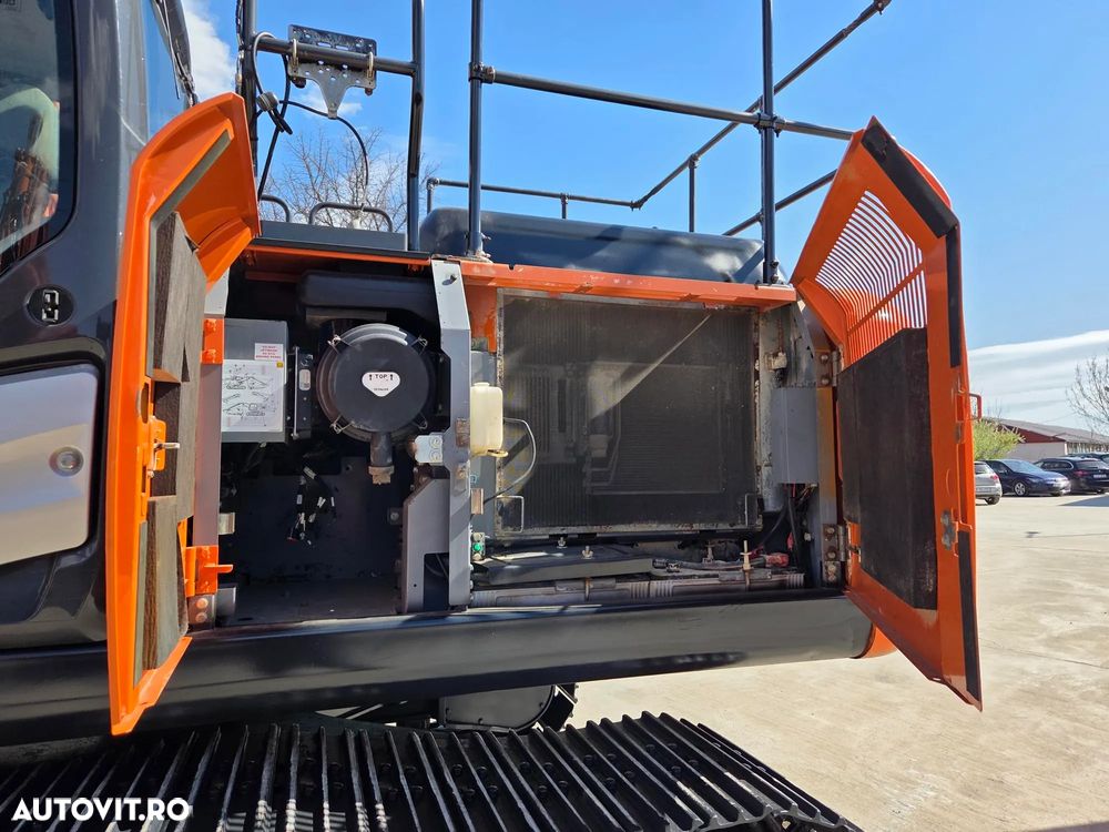 Hitachi ZX210, 23t, cupa NOUA 1,3mc, CUPLA RAPIDA, camere spate si laterale, inst picon, CONSUM MEDIU 9,6l/h, senile 80% ok doar 988h deplasare, 3 pompe hidr HITACHI, antifurt, motor ISUZU, ad sapare 7m, ridica 14t, STARE BUNA,leasing 4ani-83.900 EUR+Tva - 34