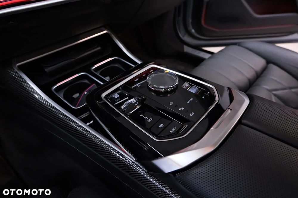 BMW Seria 7 M760e PHEV xDrive Individual Edition sport - 25