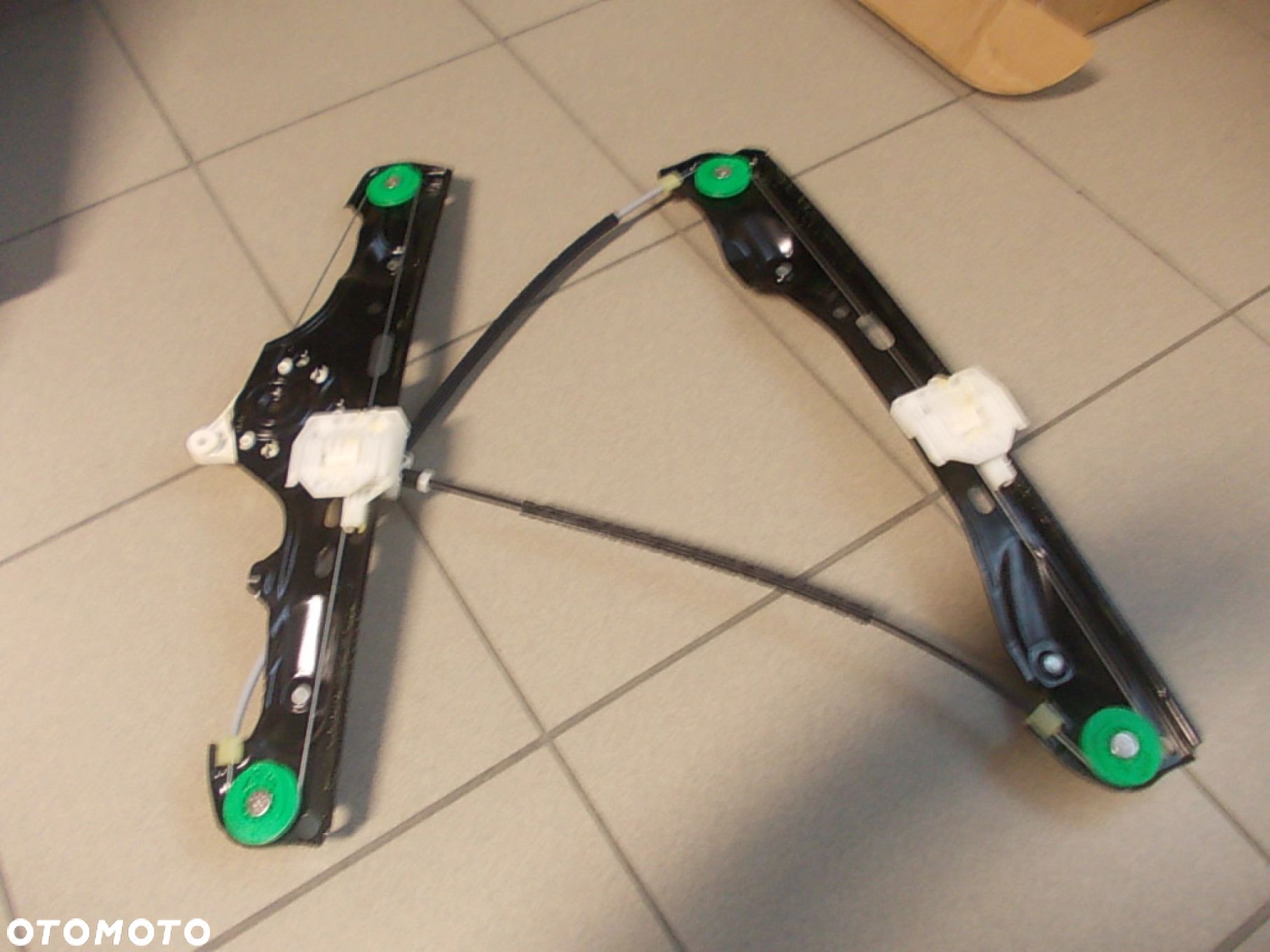 PODNOŚNIK SZYBY PRZEDNI PRAWY BMW X1 E84 - 1