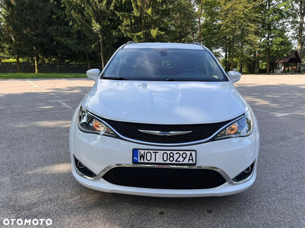 Chrysler Pacifica - 2