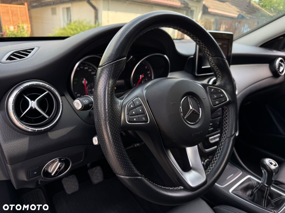 Mercedes-Benz CLA 180 d AMG Line - 6