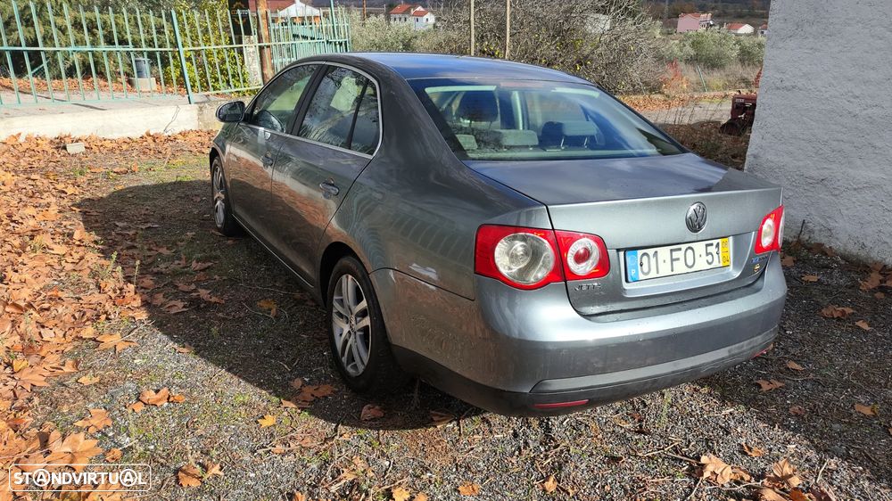 VW Jetta 1.9 TDi BlueM. Confortline - 4