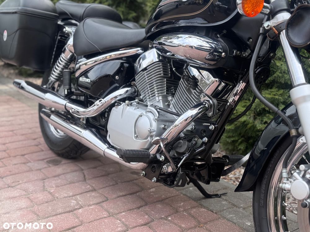 Suzuki Intruder - 17