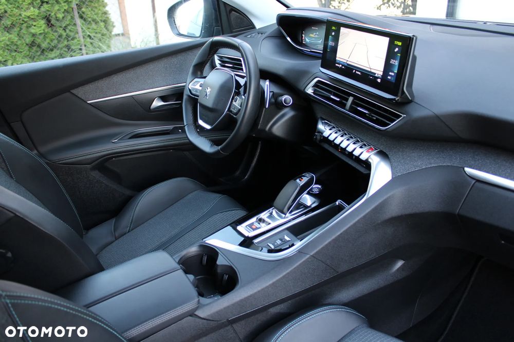 Peugeot 3008 1.6 PureTech HYbrid Allure S&S EAT8 - 8