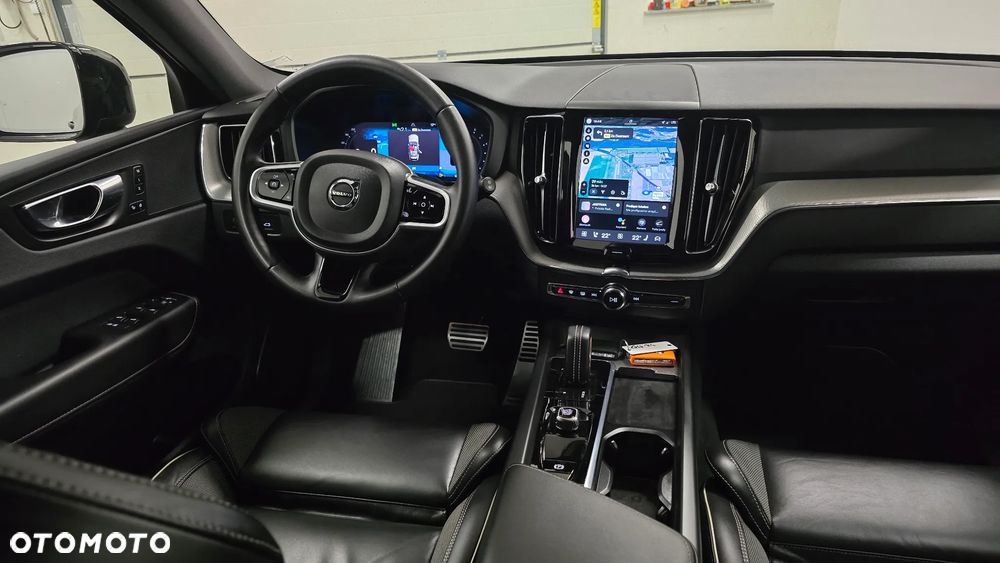 Volvo XC 60 B4 D Plus Dark - 18